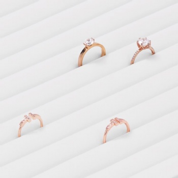  Wholesale Cheap Price Wood Pattern Soft White Gray Velvet Material MDF Frame Jewelry Ring Display for Showcase	