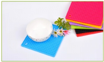  Silicone Hot Trivet Mats Heat Resistant Table Protector for Hot Pots and Pans Household Rubber Kitchen Accessories	