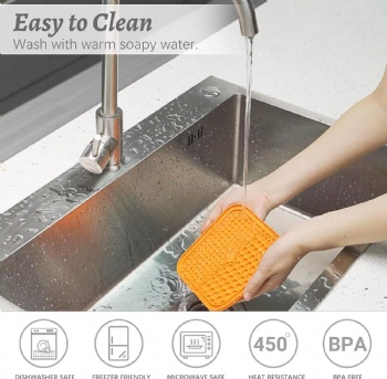  New Silicone Pet Dog Lick Mat with Suction Cups Used for Pet Bathing and Grooming to Relieve Anxiety and Reduce Boredom	